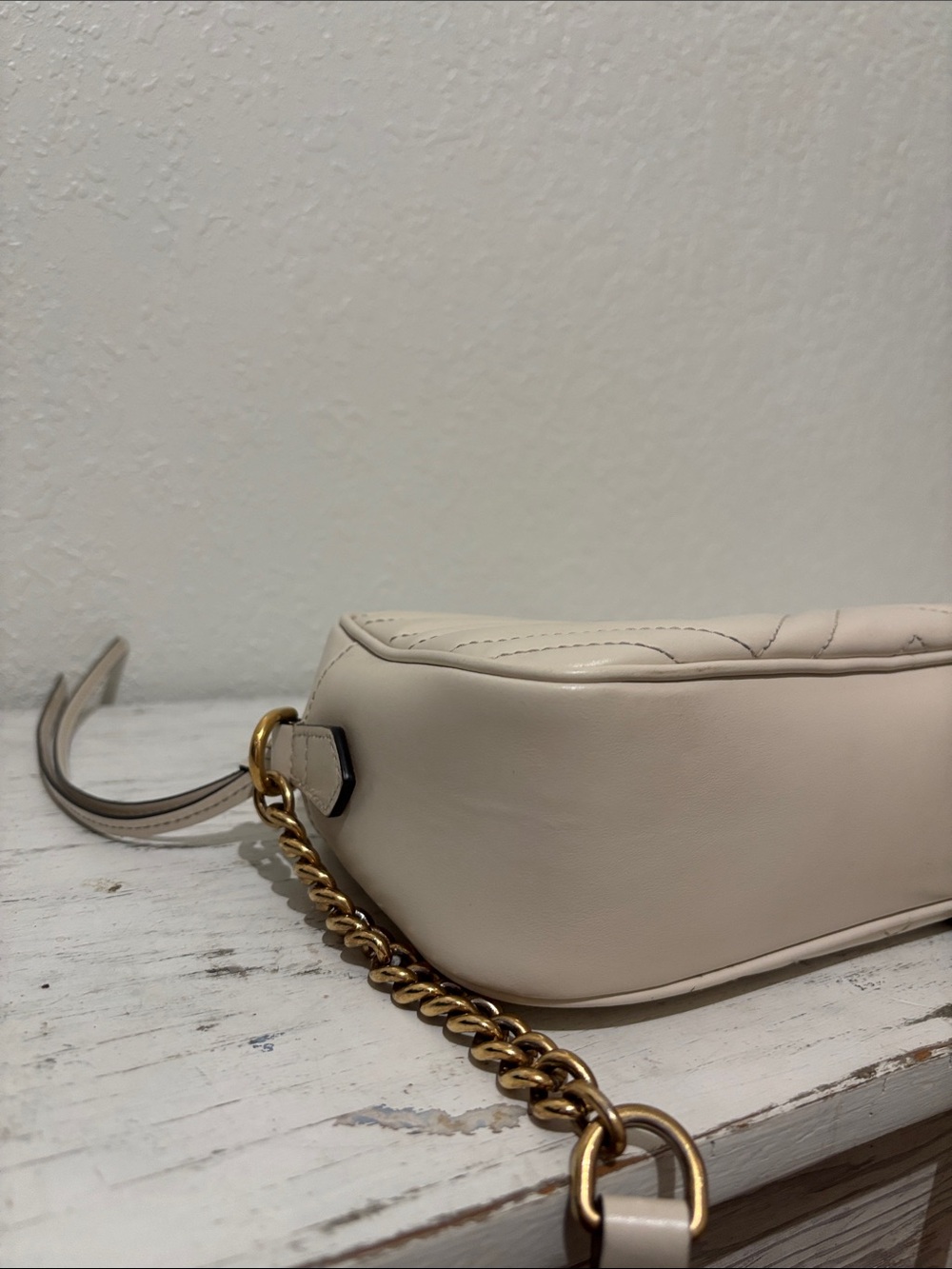 Authentic Gucci Ivory Quilted Leather Crossbody with Gold GG - Picture 15 of 16